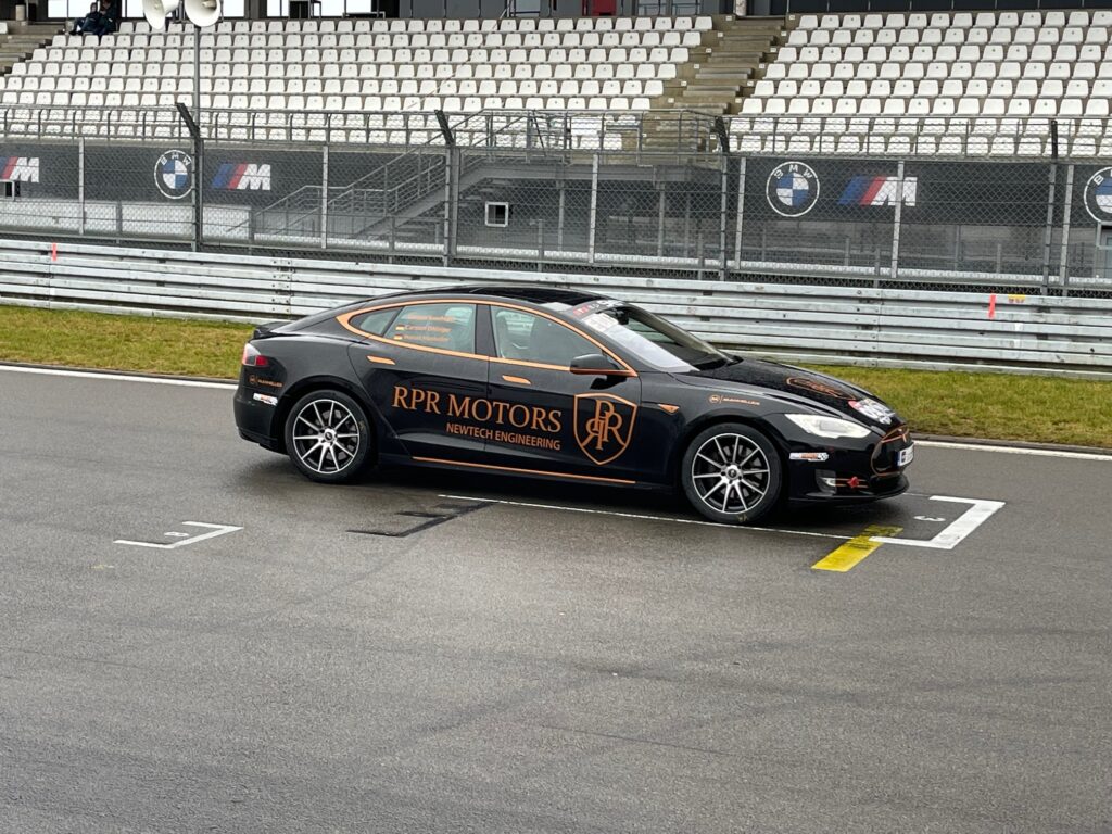Tesla Model S P85 auf dem Nürburgring 24H Eco GP